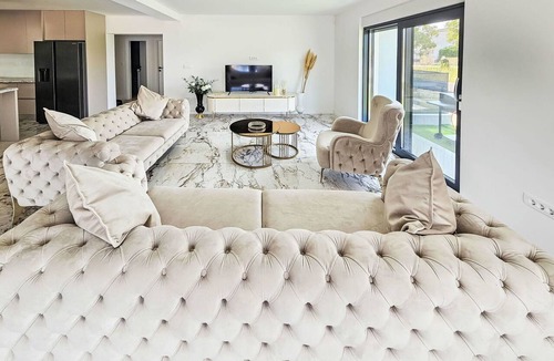 Donji Prolozac Villa | Wonderful private villa for 10 guests with A/C, private pool, WIFI, TV, terrace and panoramic view