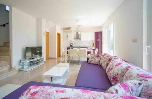 Kornic House | Wonderful private villa with private pool, A/C, WIFI, TV, terrace, pets allowed and panoramic view