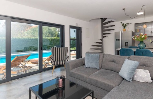Donji Prolozac House | Wonderful private villa for 9 guests with private pool, WIFI, A/C, TV, terrace and panoramic view