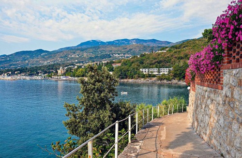 Opric Villa | Wonderful private villa for 8 people with A/C, WIFI, private pool, TV, terrace and pets allowed