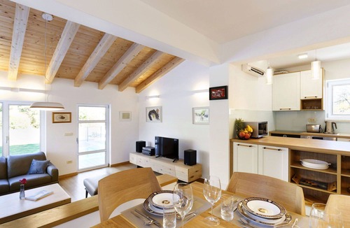 Tucepi House | Wonderful private villa for 8 people with WIFI, private pool, A/C, TV and terrace