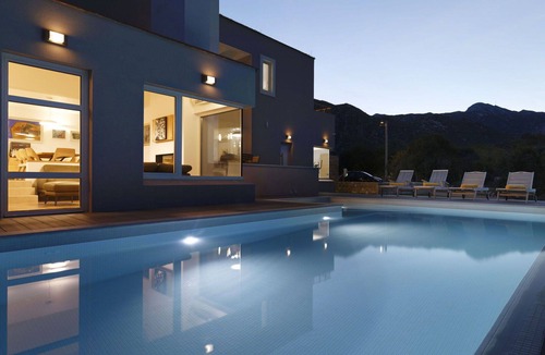 Tucepi House | Wonderful private villa for 8 people with WIFI, private pool, A/C, TV and terrace