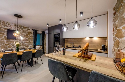 Rab House | Wonderful private villa for 10 guests with WIFI, private pool, A/C, TV, terrace and pets allowed