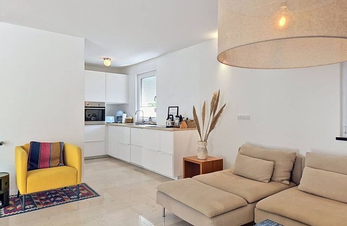 Fiorini House | Wonderful private villa for 10 guests with WIFI, A/C, private pool, TV and terrace