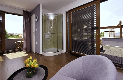 Bibinje House | Wonderful private villa for 8 people with private pool, hot tub, WIFI, A/C, TV and terrace