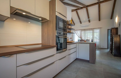 Artatore House | Wonderful private villa for 12 people with WIFI, A/C, hot tub, TV and patio
