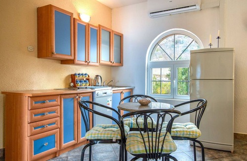 Cesarica House | Wonderful private villa for 8 people with WIFI, A/C, TV, terrace and pets allowed
