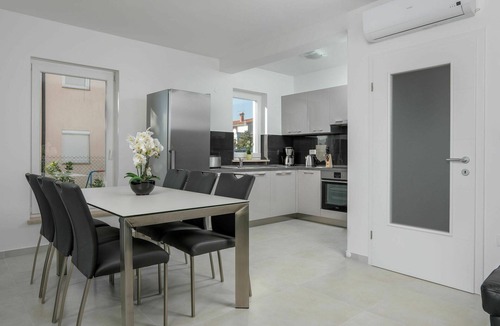 Nova Vas House | Wonderful private villa for 10 people with WIFI, private pool, A/C, TV, terrace and panoramic view