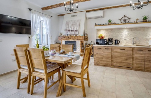 Smrika House | Wonderful private villa for 4 guests with WIFI, A/C, TV, terrace and pets allowed