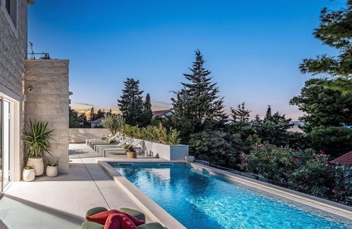 Splitska Villa | Wonderful private villa for 8 guests with WIFI, private pool, A/C, TV, terrace and pets allowed