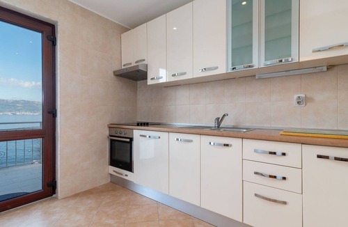 Municipality of Trogir House | Wonderful private villa for 10 people with A/C, WIFI, TV and terrace