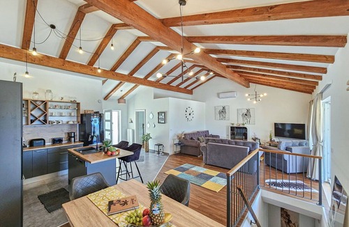 Rogoznica House | Wonderful private villa for 5 guests with A/C, internet, private pool, TV and balcony