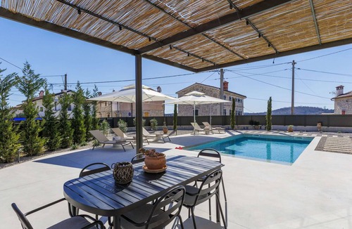 Dracevac House | Wonderful villa for 6 people with A/C, WIFI, private pool, TV and terrace