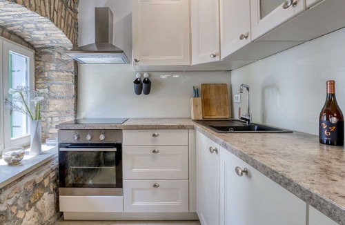 Volosko House | Wonderful villa for 8 guests with WIFI, A/C, TV, terrace and pets allowed
