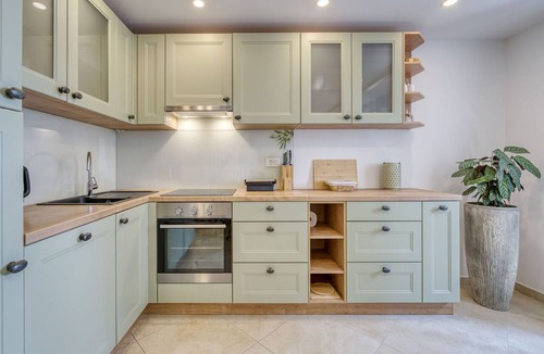 Volosko House | Wonderful villa for 8 guests with WIFI, A/C, TV, terrace and pets allowed