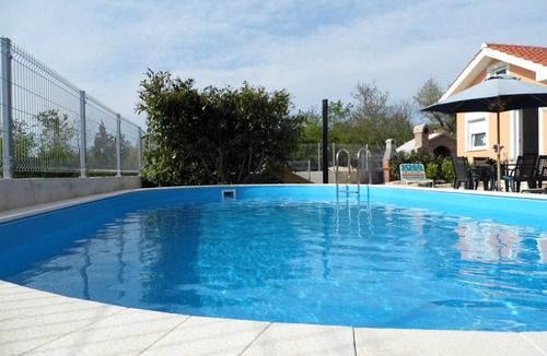 Sveti Vid-Miholjice Apartment | Wunderschöne Ferienwohnung, mit Meerblick und Pool by Interhome