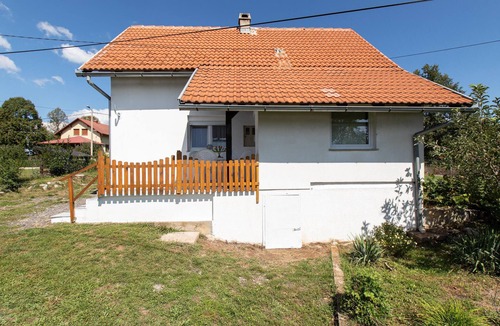 Lovinac House | You can enjoy a relaxing vacation in this beautiful vacation home.