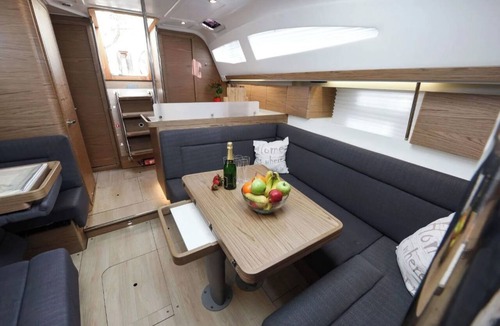 Sutomiscica Boat Rental | Zadar's Sun-Kissed Sailing Extravaganza: A Croatian Beach Bliss
