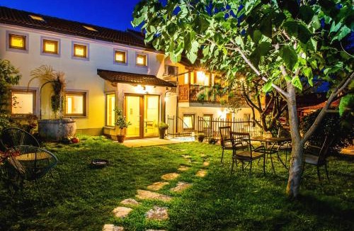 Divaca Apartment | Zenja apartments & Entire property - Free Private Parking