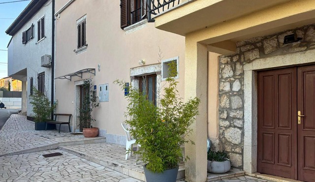 1 bedroom awesome home in Dracevac