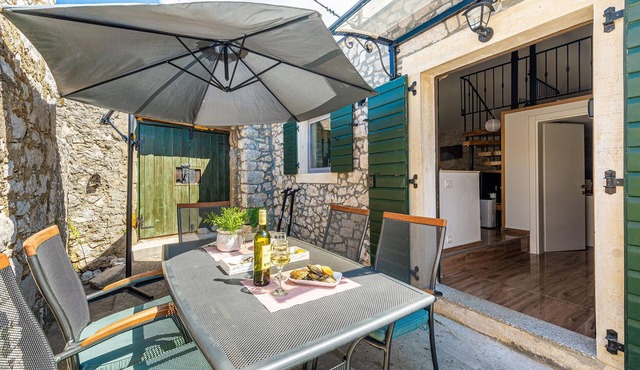 1 bedroom beach front home in Zaton in Zaton