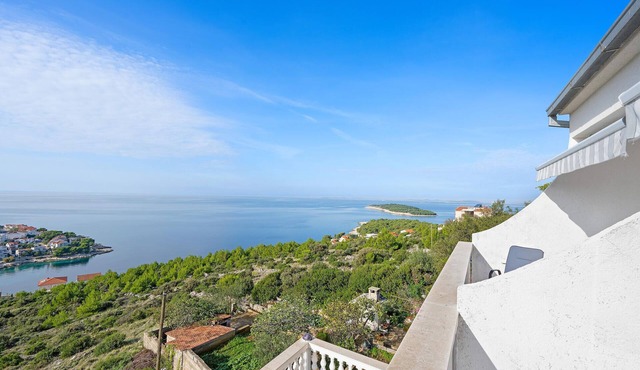 1 bedroom stunning apartment in Primosten in Primosten