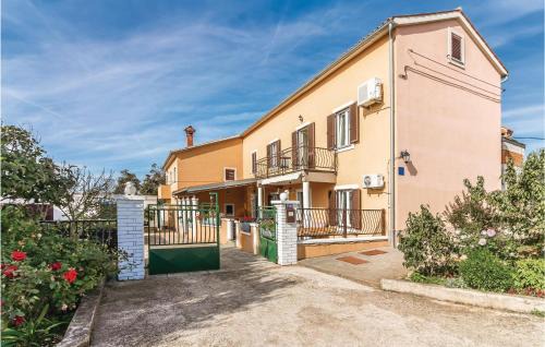 2 Bedroom Amazing Apartment In Pula