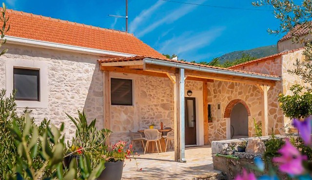 2 bedroom awesome home in Desne in Desne
