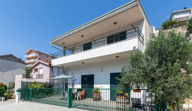 2 bedroom beautiful apartment in Ploce in Ploce