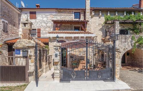 2 Bedroom Beautiful Home In Porec in Poreč