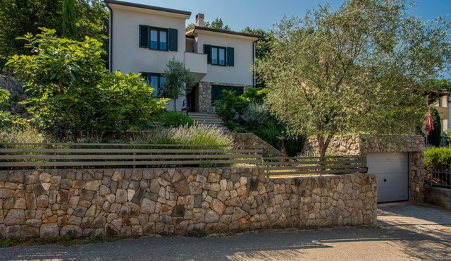 2 bedroom gorgeous apartment in Porozina