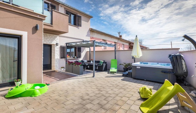 2 bedroom gorgeous home in Marcana