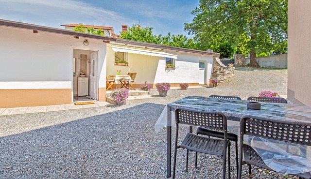 2 bedroom lovely home in Dutovlje in Dutovlje