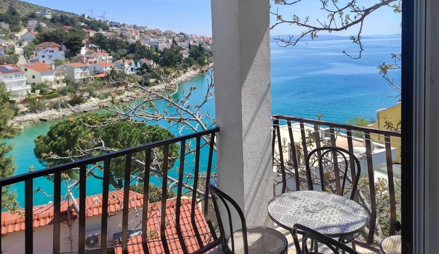 2 bedroom nice apartment in Okrug Gornji