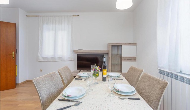 2 Bedroom Nice Apartment In Cernik
