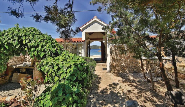 3 bedroom beach front home in Drvenik Mali in Drvenik Mali