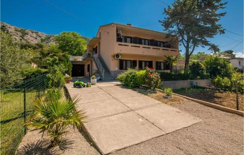 3 Bedroom Cozy Apartment In Bascanska Draga in Draga Bašćanska