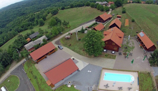 3BR Country House with Pool & WiFi