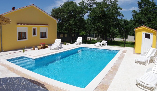 4 bedroom holiday house with private pool in village Sveti Kirin, pet friendly