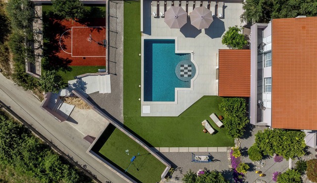 5BR Villa with Pool & Sea View near Split in Podstrana