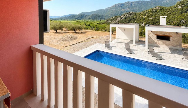 6 bedroom pet friendly apartment in Vrgorac in Vrgorac
