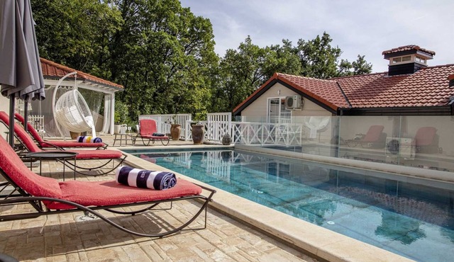 A charming holiday home in Veprinac with a swimming pool in Veprinac
