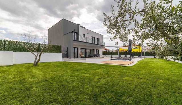 A modern house on two floors in Porec