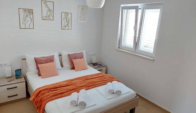 A2 - Charming 2-Bedroom Escape near Dubrovnik: Balcony Sea View & High-Speed Wi-Fi