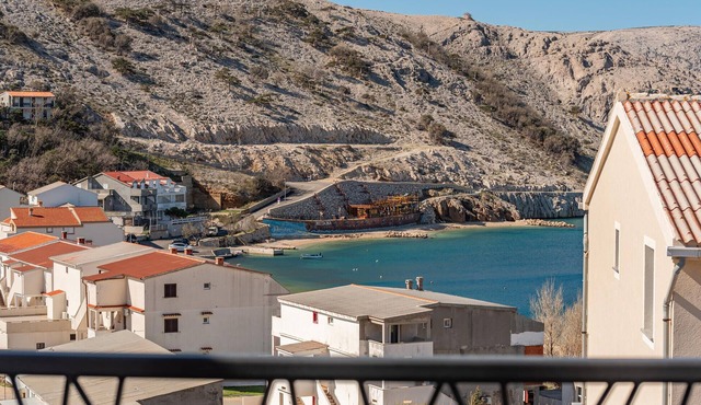 Amazing apartment in Metajna with house sea view in Metajna