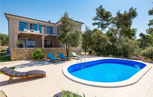 Amazing Home In Banjol