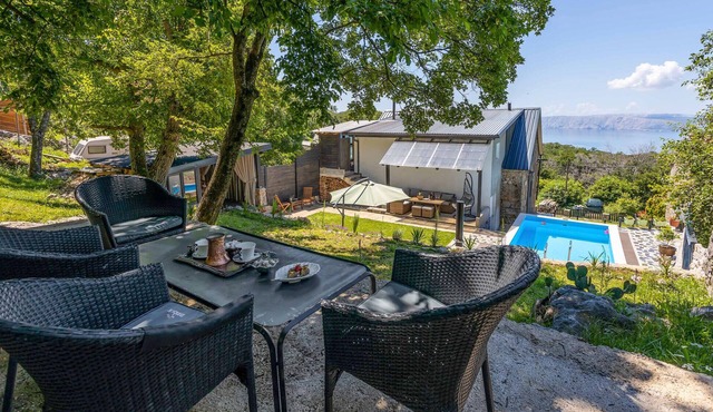 Amazing home in Bater