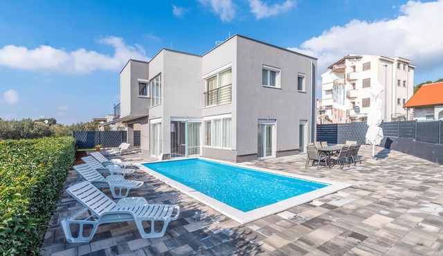 Amazing home in Bibinje
