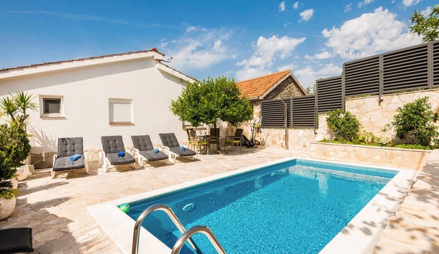 Amazing home in Desne in Desne