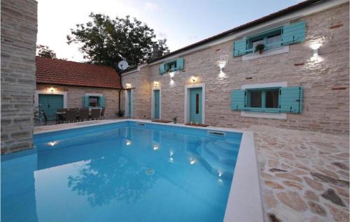 Amazing Home In Donje Rastane in Donje Raštane
